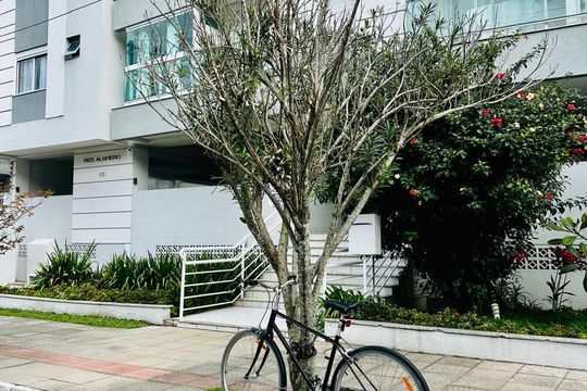 Fachada de apartamento para alugar com 2 quartos, 59m² em Lagoa Pequena, Florianópolis