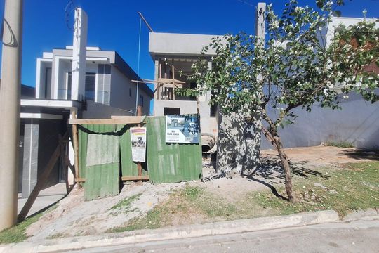 Fachada de casa de condomínio à venda com 2 quartos, 220m² em Jaguari, Santana de Parnaíba