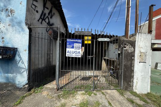 Fachada com Placa Grande de casa para alugar com 2 quartos, 60m² em Veloso, Osasco