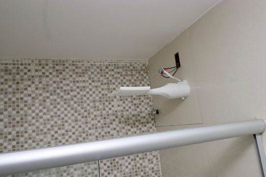 Banheiro de casa de condomínio para alugar com 1 quarto, 70m² em São Cristóvão, Salvador