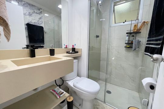 Banheiro de apartamento para alugar com 3 quartos, 60m² em Conjunto Promorar Raposo Tavares, São Paulo