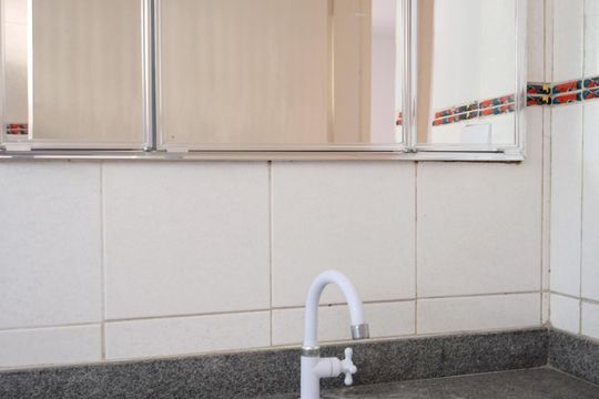Banheiro de apartamento à venda com 2 quartos, 71m² em Alto de Pinheiros, São Paulo