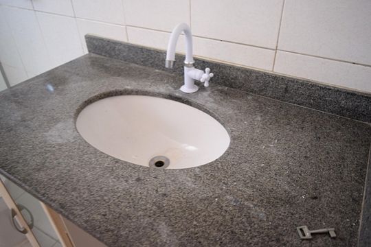 Banheiro de apartamento à venda com 2 quartos, 71m² em Alto de Pinheiros, São Paulo