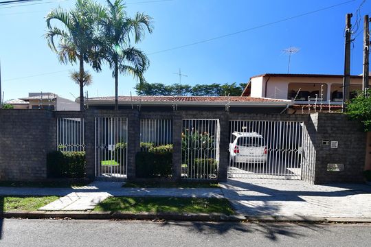Fachada de casa à venda com 4 quartos, 300m² em Jardim Chapadão, Campinas