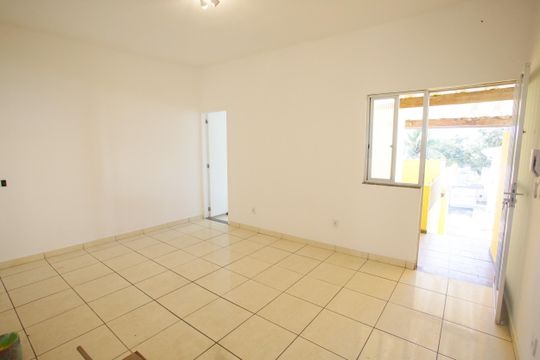 Sala de casa para alugar com 1 quarto, 85m² em Jacarepaguá, Rio de Janeiro
