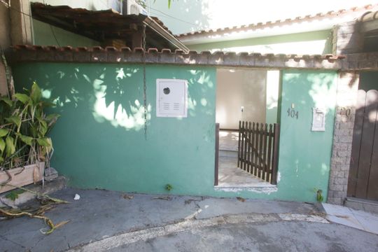 Fachada de casa à venda com 4 quartos, 180m² em Taquara, Rio de Janeiro