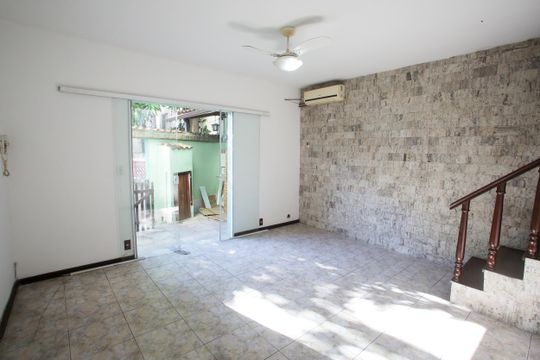 Casa à venda com 4 quartos, 180m² em Taquara, Rio de Janeiro