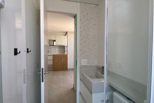 Banheiro de apartamento à venda com 2 quartos, 49m² em Centro, Osasco