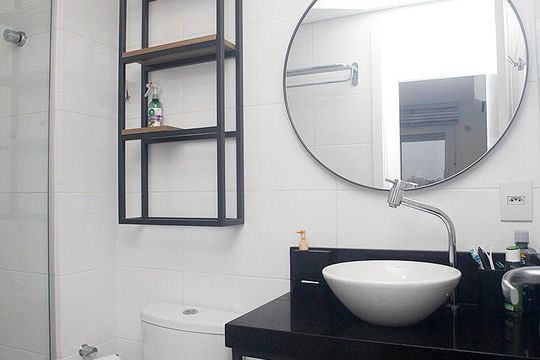 Banheiro de apartamento à venda com 2 quartos, 45m² em Centro Histórico, Porto Alegre