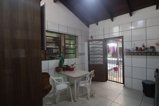 Cozinha de casa à venda com 5 quartos, 160m² em Estância Velha, Canoas