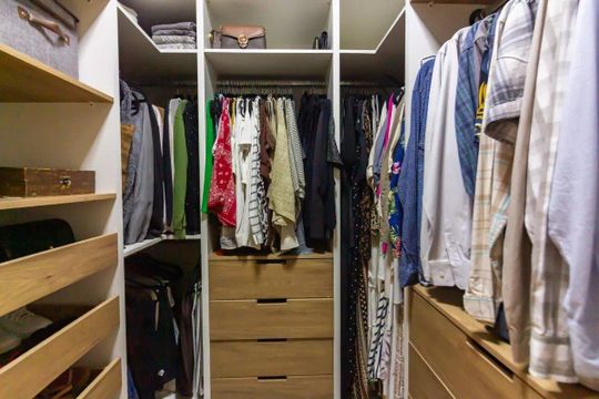 Closet de casa à venda com 3 quartos, 250m² em Baronesa, Osasco