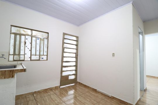 Cozinha de casa para alugar com 2 quartos, 45m² em Santa Mônica, Uberlândia
