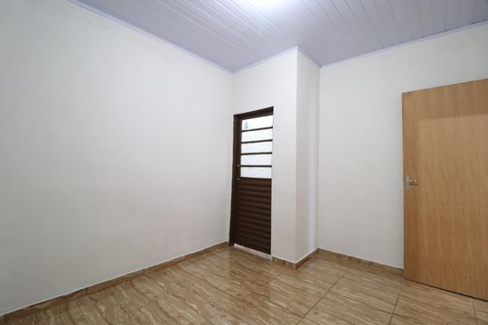 Quarto 1 de casa para alugar com 2 quartos, 45m² em Santa Mônica, Uberlândia