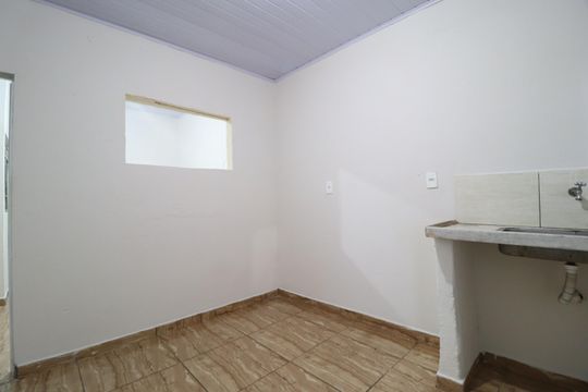 Cozinha de casa para alugar com 2 quartos, 45m² em Santa Mônica, Uberlândia