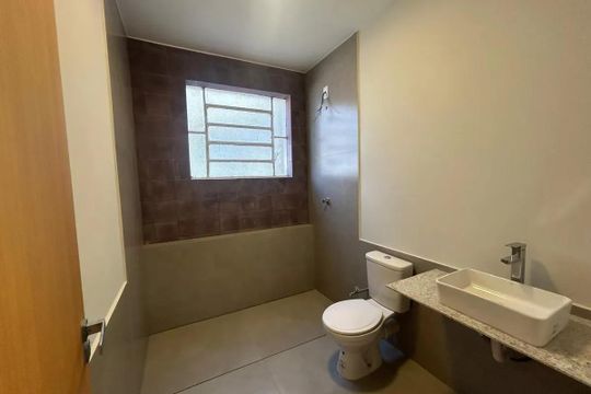 Banheiro social  de apartamento para alugar com 2 quartos, 65m² em Nova Floresta, Belo Horizonte