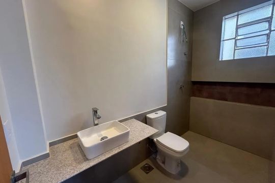 Banheiro social  de apartamento para alugar com 2 quartos, 65m² em Nova Floresta, Belo Horizonte
