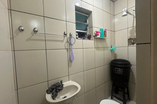 Banheiro de casa à venda com 1 quarto, 100m² em Vila Lourdes, Barueri