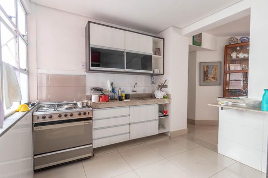 Cozinha de apartamento à venda com 3 quartos, 90m² em Grajaú, Belo Horizonte