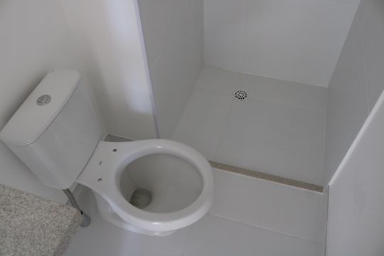 Banheiro de apartamento à venda com 2 quartos, 41m² em Barra Funda, São Paulo
