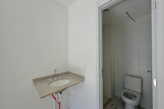Banheiro  de kitnet/studio para alugar com 1 quarto, 26m² em Itaim Bibi, São Paulo