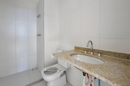 Banheiro  de kitnet/studio para alugar com 1 quarto, 26m² em Itaim Bibi, São Paulo