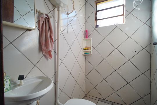 Banheiro de casa à venda com 2 quartos, 80m² em Campina, São Leopoldo