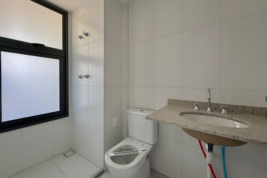 Banheiro  de kitnet/studio para alugar com 1 quarto, 26m² em Itaim Bibi, São Paulo