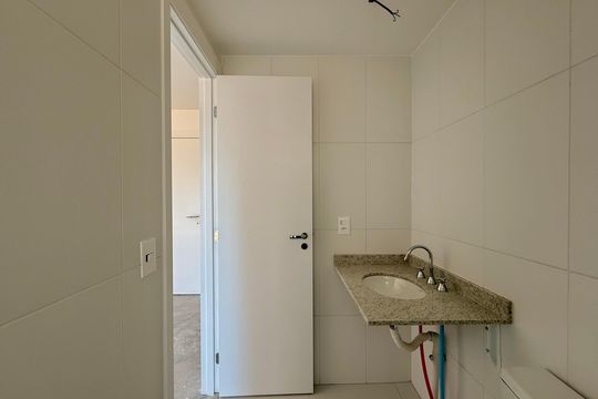 Banheiro  de kitnet/studio para alugar com 1 quarto, 25m² em Itaim Bibi, São Paulo