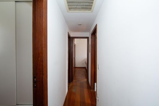CORREDOR de apartamento para alugar com 2 quartos, 85m² em Coracao de Jesus, Belo Horizonte