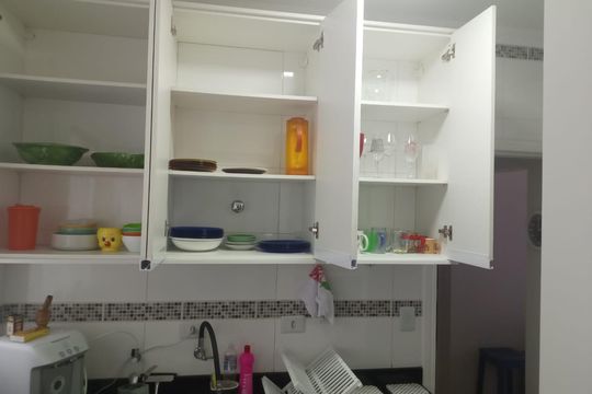 Cozinha de apartamento para alugar com 2 quartos, 56m² em Vila Alzira, Guarujá