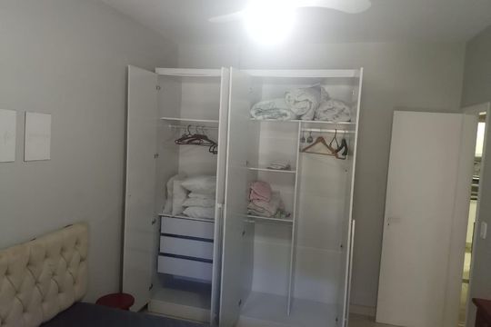 Quarto de apartamento para alugar com 2 quartos, 56m² em Vila Alzira, Guarujá