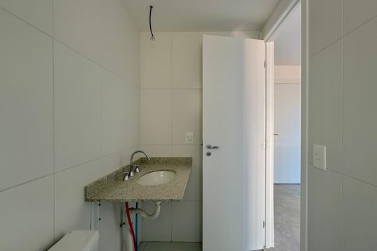 Banheiro  de kitnet/studio para alugar com 1 quarto, 26m² em Itaim Bibi, São Paulo