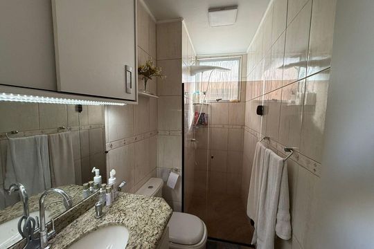 Banheiro de apartamento à venda com 2 quartos, 48m² em Nova Gameleira, Belo Horizonte