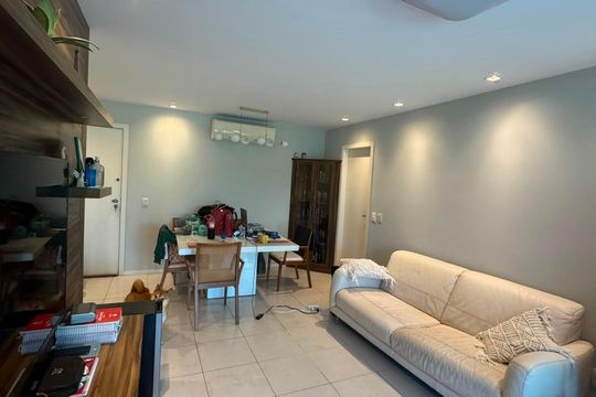 Sala de apartamento para alugar com 2 quartos, 112m² em Barra da Tijuca, Rio de Janeiro