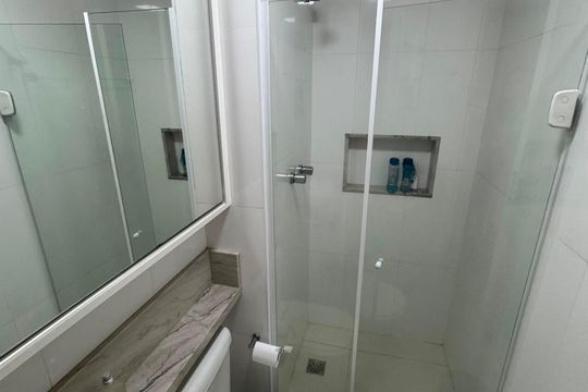 Banheiro social de apartamento para alugar com 2 quartos, 112m² em Barra da Tijuca, Rio de Janeiro