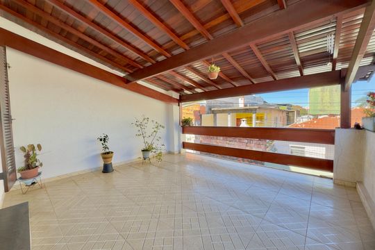 Sacada de casa à venda com 3 quartos, 170m² em Vila Paulista, Guarulhos