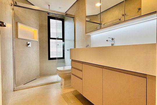 Banheiro da Suíte de apartamento para alugar com 4 quartos, 111m² em Alphaville Industrial, Barueri