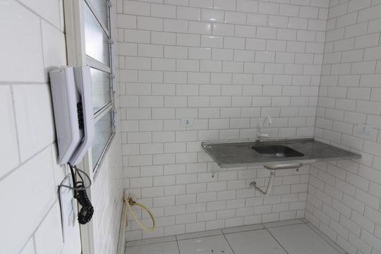 Cozinha de apartamento para alugar com 1 quarto, 30m² em Vila Uniao (zona Leste), São Paulo