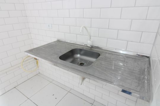 Cozinha de apartamento para alugar com 1 quarto, 30m² em Vila Uniao (zona Leste), São Paulo