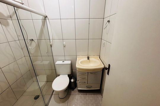 Banheiro de casa para alugar com 1 quarto, 20m² em Novo Osasco, Osasco