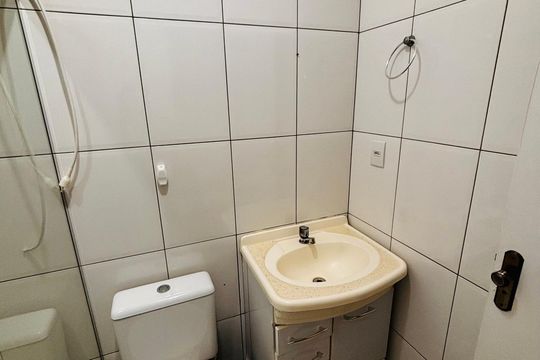 Banheiro de casa para alugar com 1 quarto, 20m² em Novo Osasco, Osasco