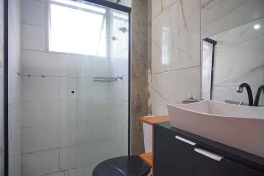 Banheiro de apartamento para alugar com 2 quartos, 42m² em Feitoria, São Leopoldo