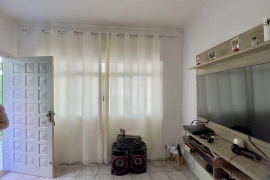 Sala 1 de casa à venda com 5 quartos, 100m² em Jardim Presidente Dutra, Guarulhos