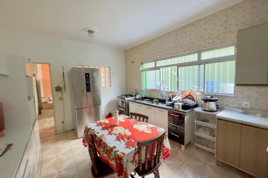 Cozinha 2 de casa à venda com 5 quartos, 100m² em Jardim Presidente Dutra, Guarulhos