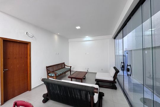 Sala de casa de condomínio para alugar com 3 quartos, 227m² em Vargem Pequena, Rio de Janeiro