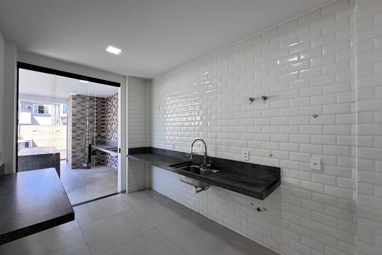 Cozinha de casa de condomínio para alugar com 3 quartos, 227m² em Vargem Pequena, Rio de Janeiro