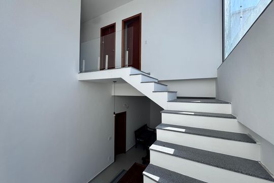 Escada de casa de condomínio para alugar com 3 quartos, 227m² em Vargem Pequena, Rio de Janeiro
