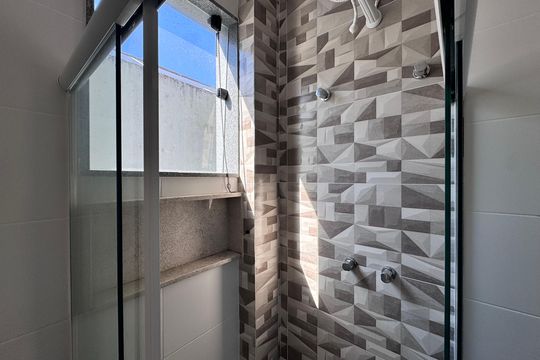 Suíte 3 - Banheiro de casa de condomínio para alugar com 3 quartos, 227m² em Vargem Pequena, Rio de Janeiro