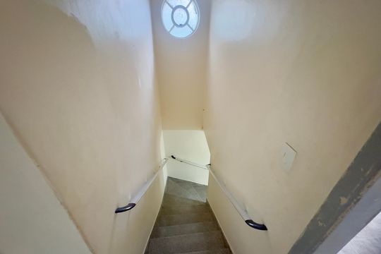 Escada interna de casa à venda com 2 quartos, 145m² em Vila Augusta, Guarulhos