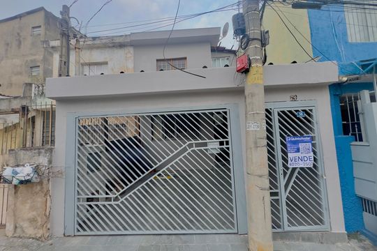 Placa instalada na fachada do imóvel de casa à venda com 2 quartos, 145m² em Vila Augusta, Guarulhos